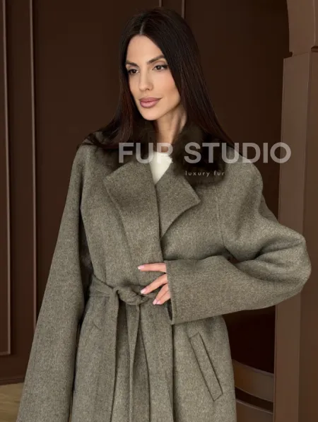 Пальто с воротником из соболя - фото 9