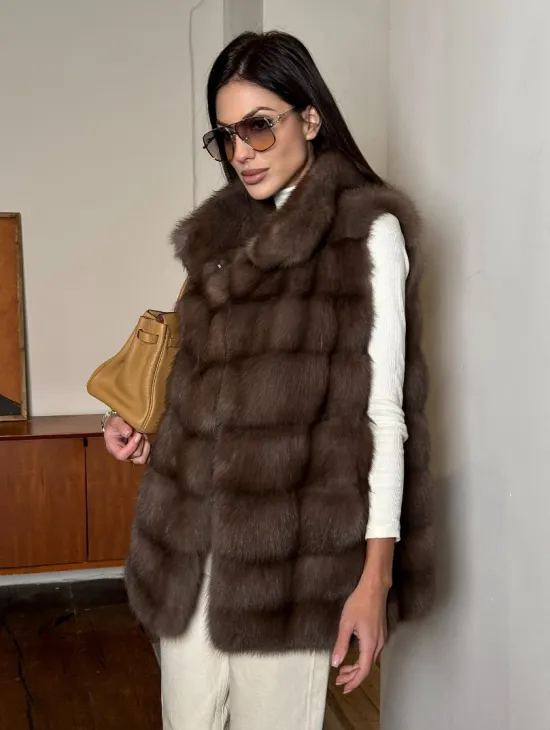 Жилет из меха куницы в цвете Truffle стойка воротник - фото 5
