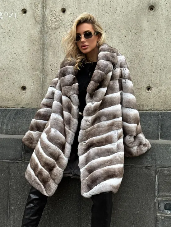 Женская серая шуба из элитного шиншиллового кролика (рекса) с английским воротником - фото 0