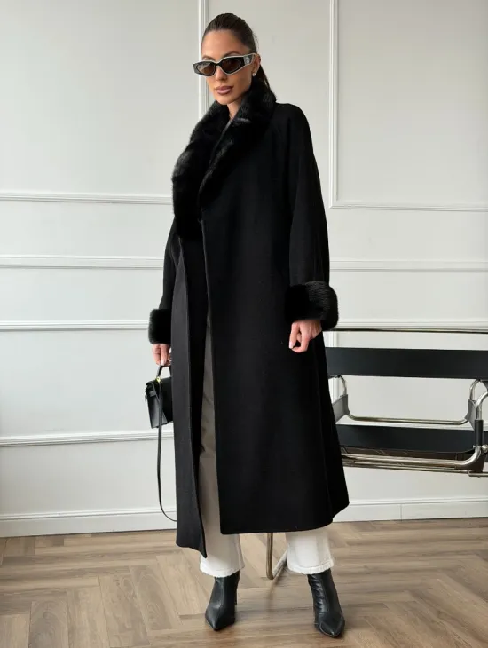 Черное пальто с мехом норки - фото 0