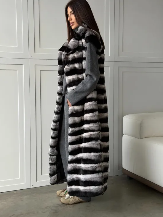 Меховой жилет из шиншиллового кролика - фото 5