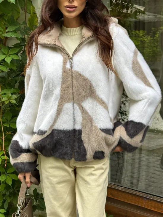 Стильная норковая куртка с капюшоном - фото 1